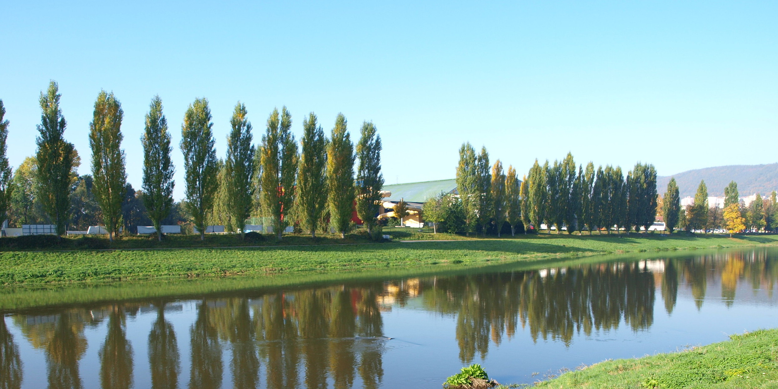 Pod Rezidencí Berounka (v pozadí aquapark a zimní stadion)